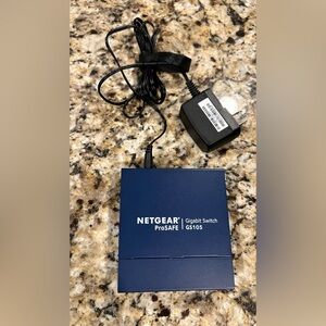 Netgear ProSAFE GS105 Gigabit Switch in Navy